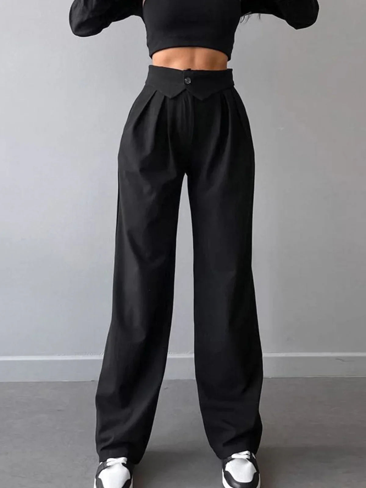 Street-style pants with cuffed waistband