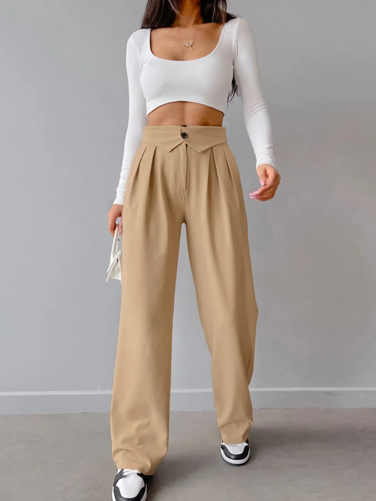 Street-style pants with cuffed waistband