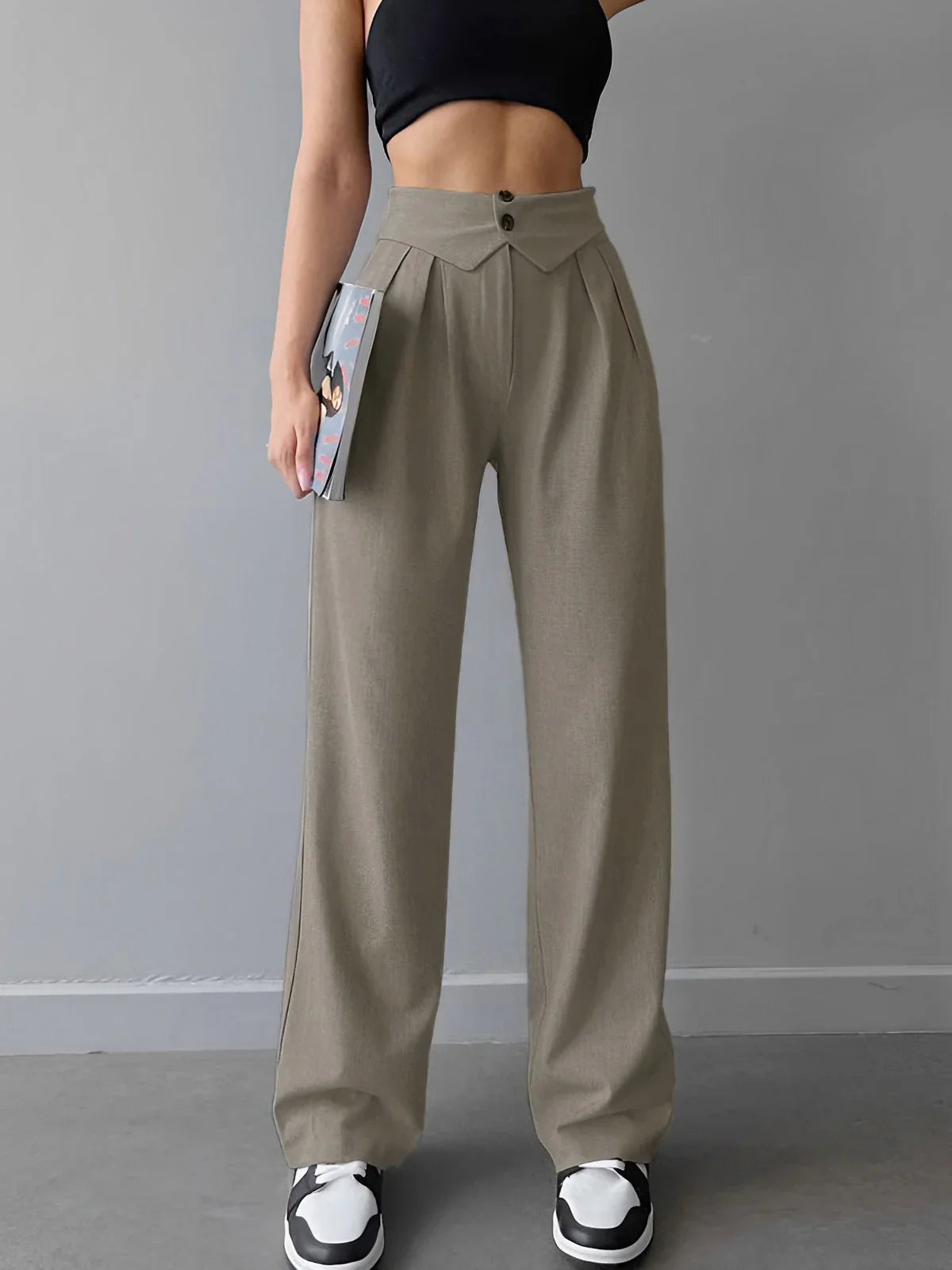 Street-style pants with cuffed waistband